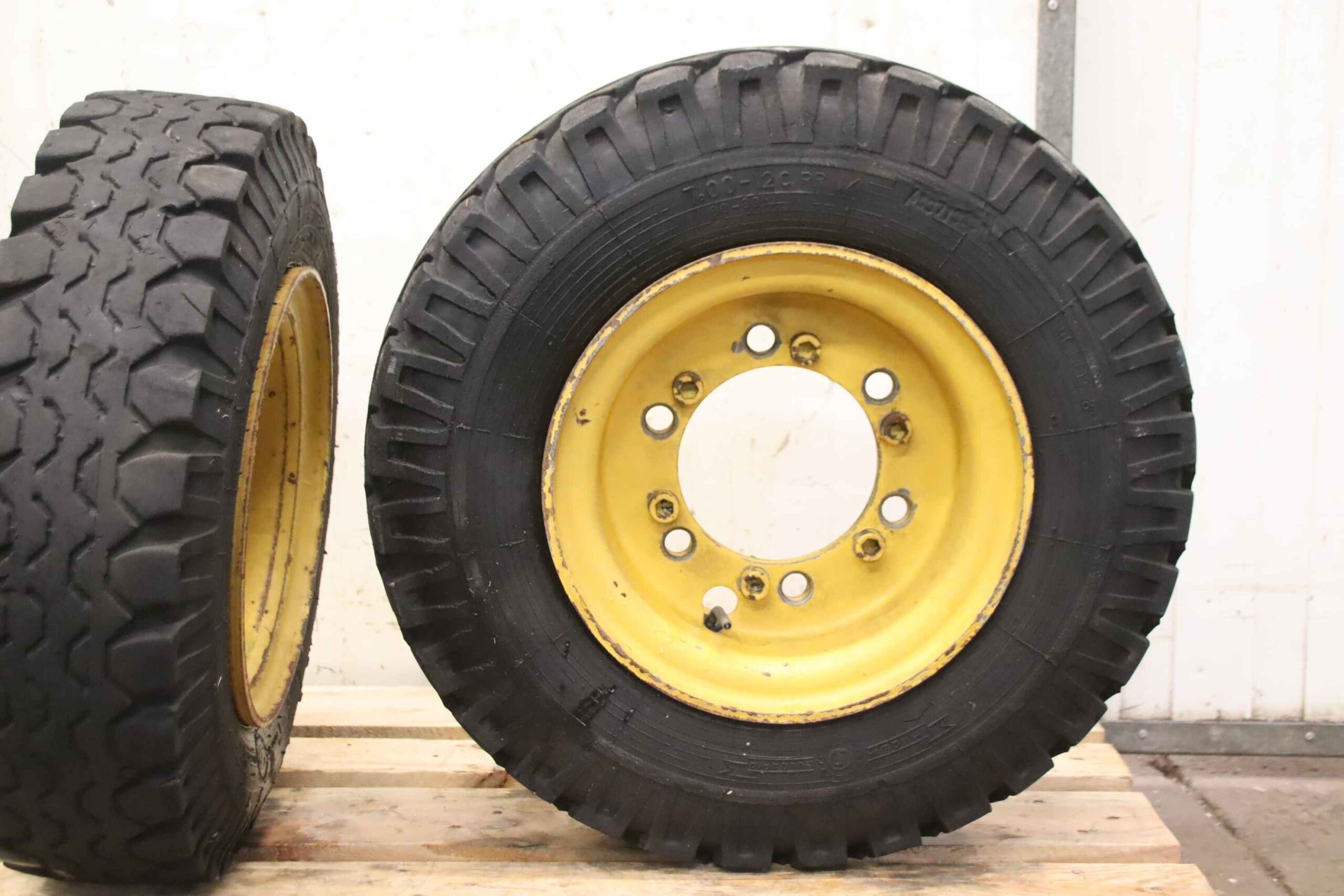 Reifen mit Felge 2 Stück von unbekannt - 7.00-12c PR14/ 190-305 – Bild 4