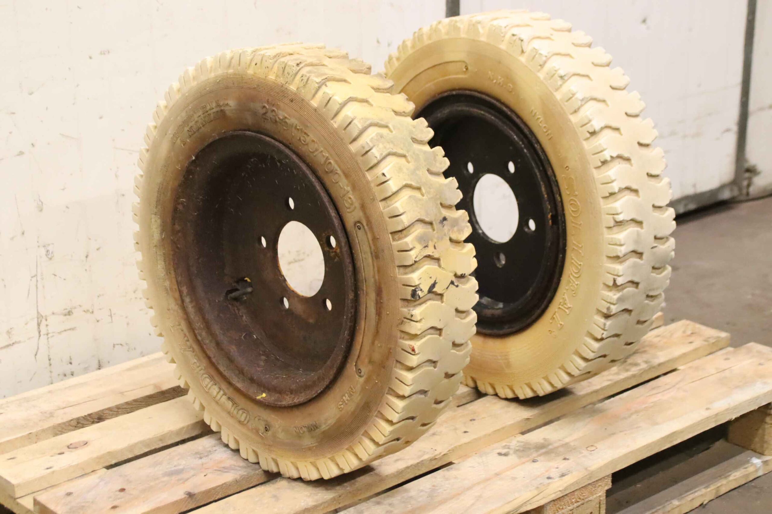 Reifen mit Felge 2 Stück von Solideal - 23-5(150/100-13) reibfrei – Bild 2