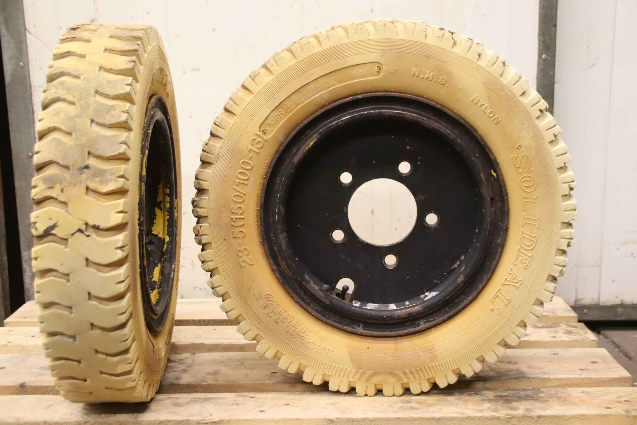 Reifen mit Felge 2 Stück von Solideal - 23-5(150/100-13) reibfrei – Bild 4