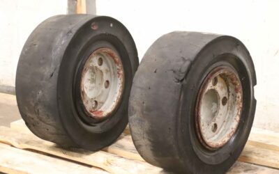 Vollgummi Reifen 2 Stück von Solideal - 23x9-10  RIM 6.50F-10