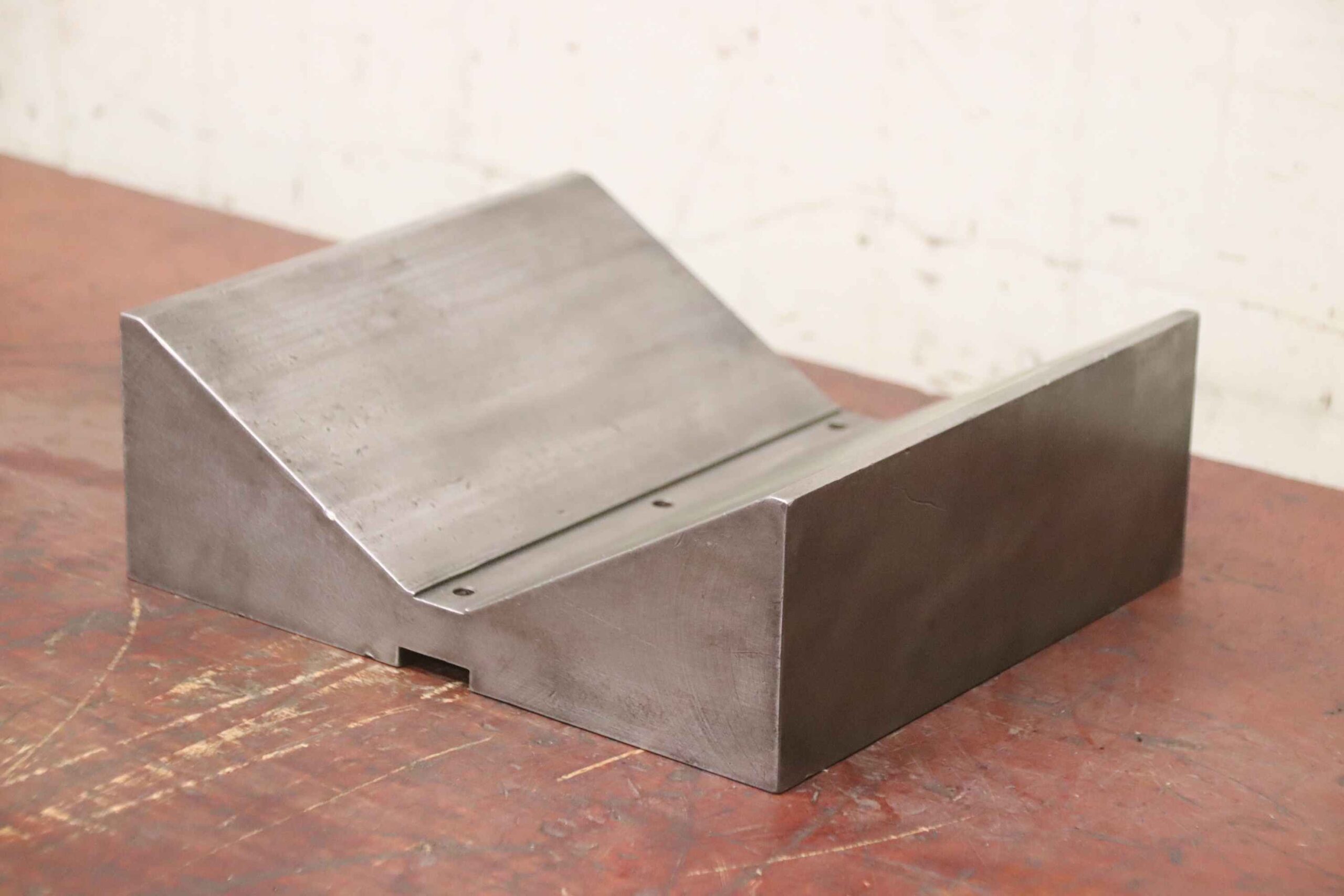 Prismenblock von Stahl - 225/257/H90 mm