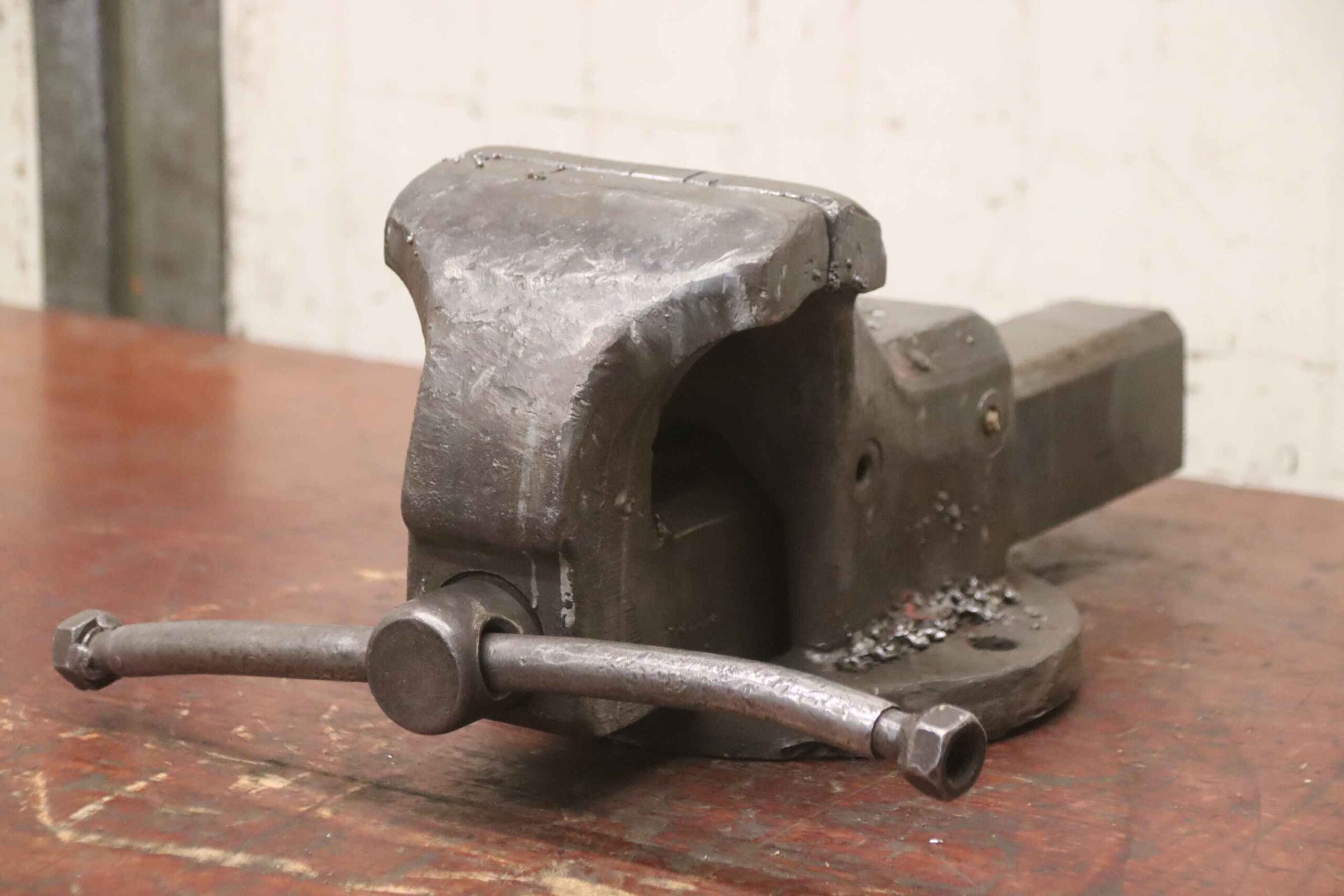 Bankschraubstock 150 mm von Heuer Front - Spannweite 235 mm