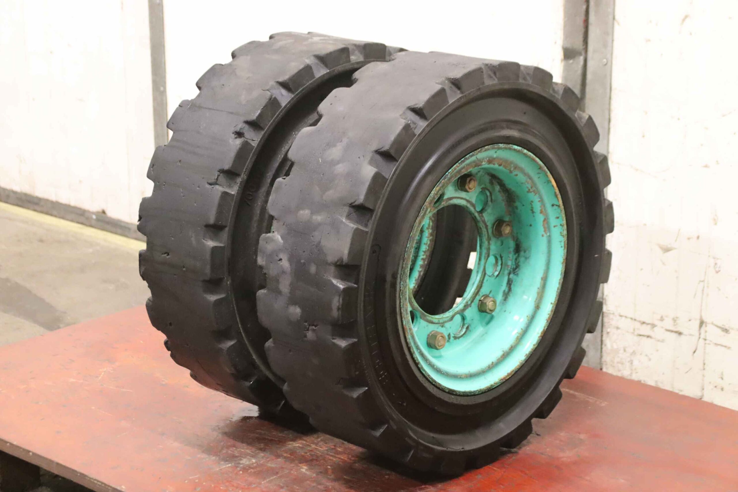 Vollgummi Reifen 2 Stück von Ecotrack - 7.00-12 RIM 5.00 S -12