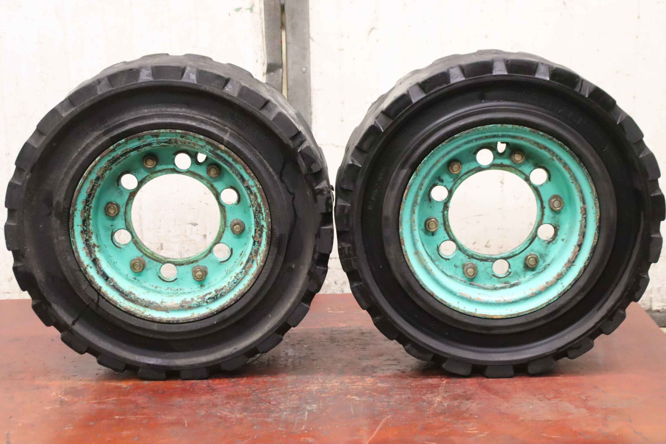 Vollgummi Reifen 2 Stück von Ecotrack - 7.00-12 RIM 5.00 S -12 – Bild 7