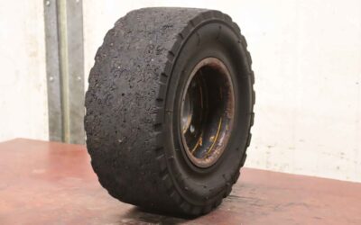 Vollgummi Reifen von Rigdon - SE 90  16x6-8  33R-8