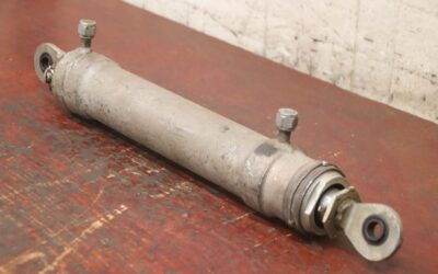 Hydraulikzylinder von unbekannt - Hub 200 mm
