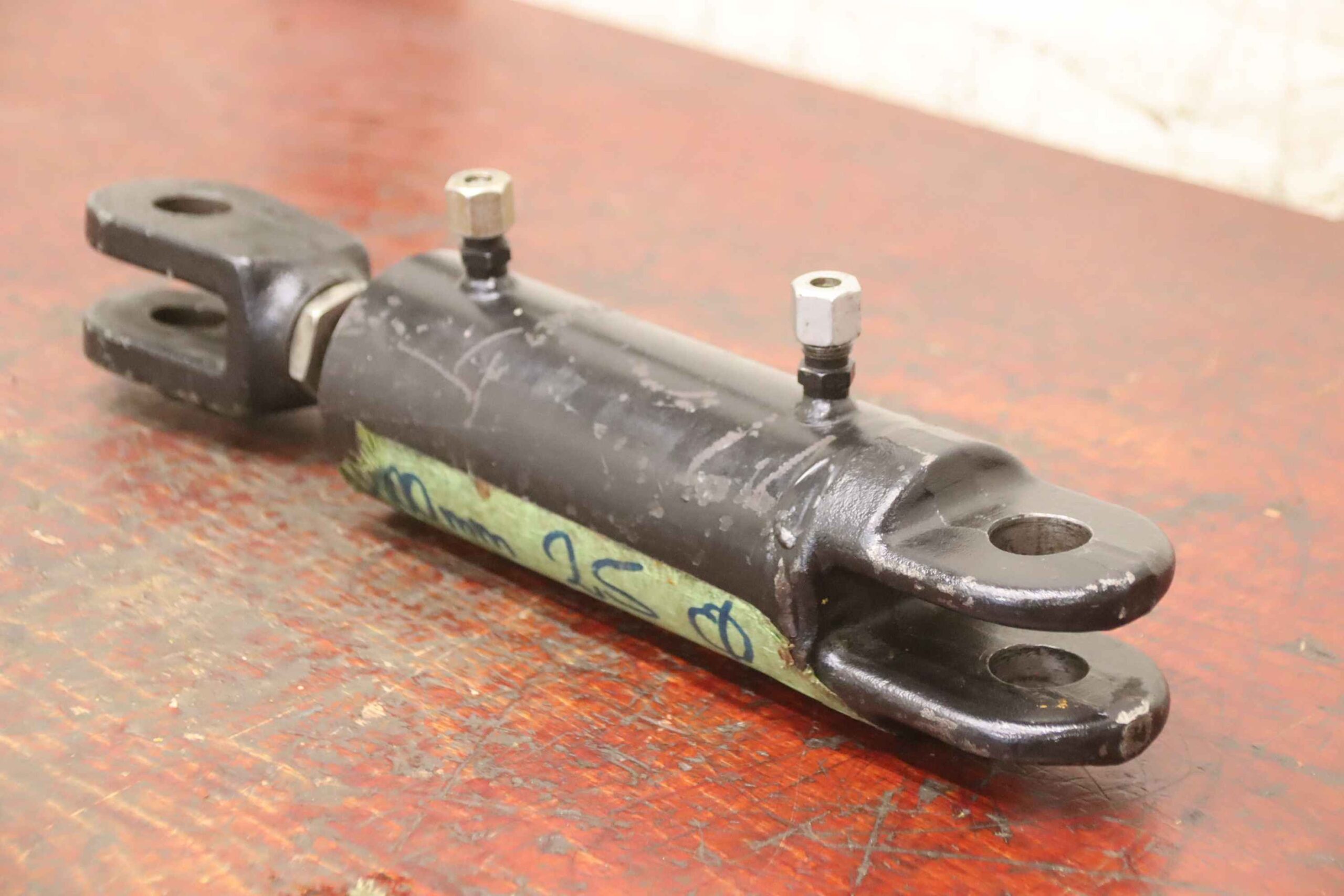 Hydraulikzylinder von unbekannt - Hub 100 mm