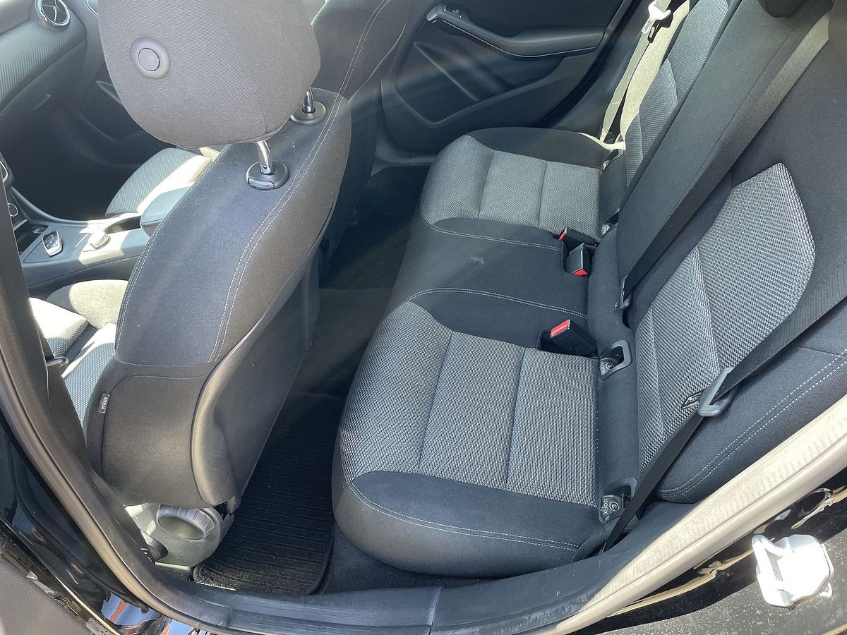 GLA 200 D 4-MATIC Standheizung von Mercedes - GLA 200 D 4-MATIC – Bild 8