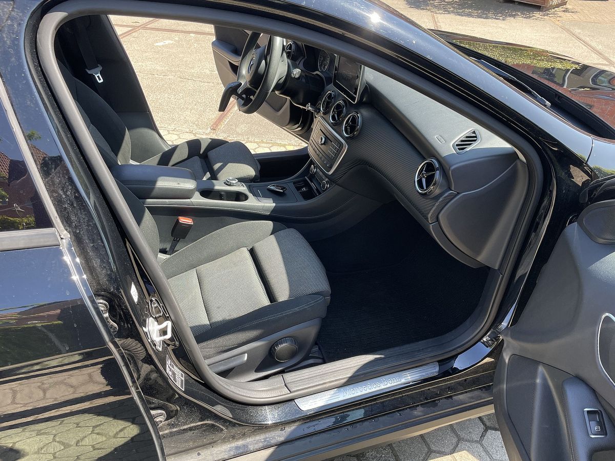 GLA 200 D 4-MATIC Standheizung von Mercedes - GLA 200 D 4-MATIC – Bild 11