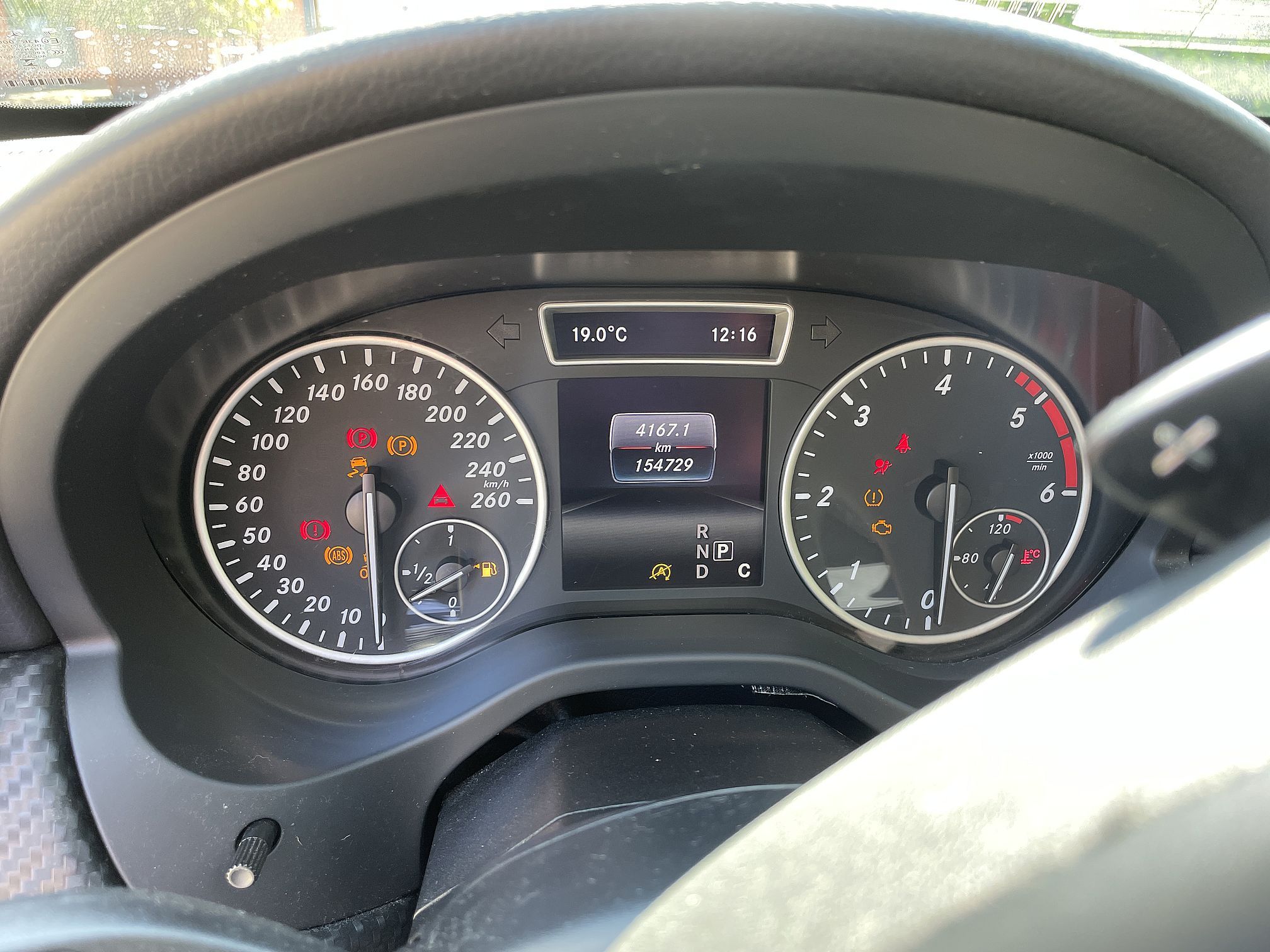 GLA 200 D 4-MATIC Standheizung von Mercedes - GLA 200 D 4-MATIC – Bild 12