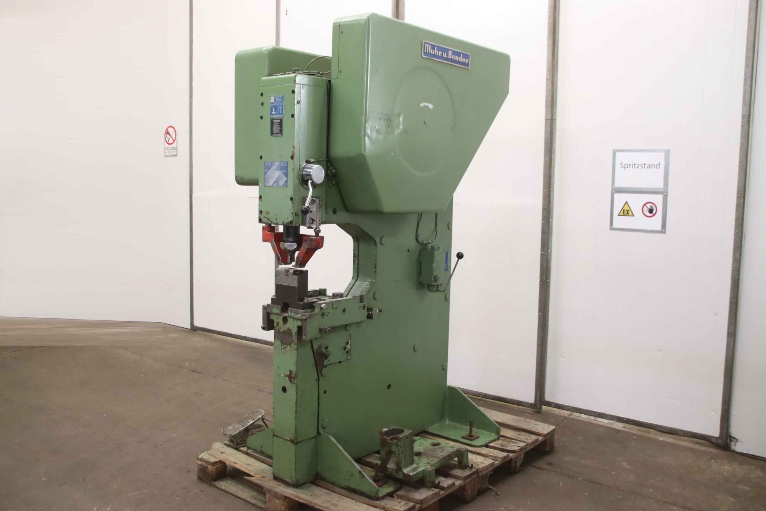 Lochstanze 100 to von Mubea - KL 100