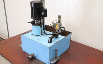 Kühlwasserpumpe 0,55 kW von Grundfos - mit Behälter und Magnetschalter