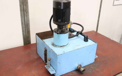 Alternative view of Kühlwasserpumpe 0,55 kW von Grundfos - mit Behälter und Magnetschalter