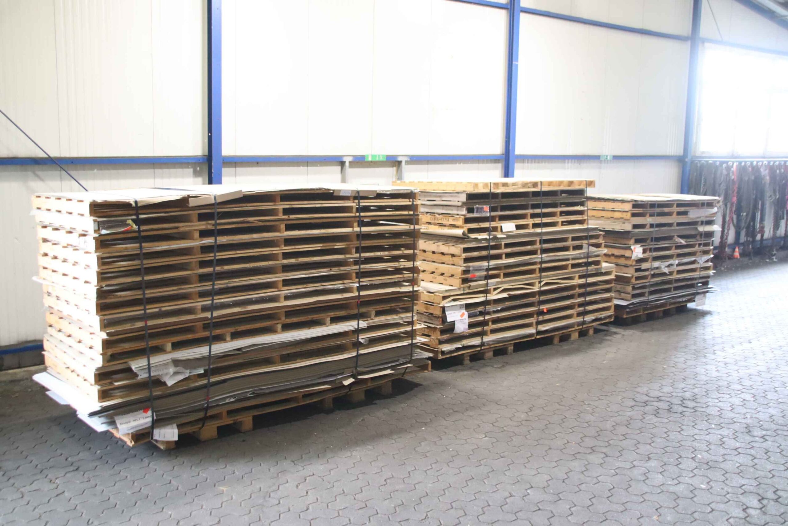 HPL Kunststoffplatten 37 Paletten 6710 kg von Resopal - HPL Dicke 1/1,4 mm verschiedene Größen