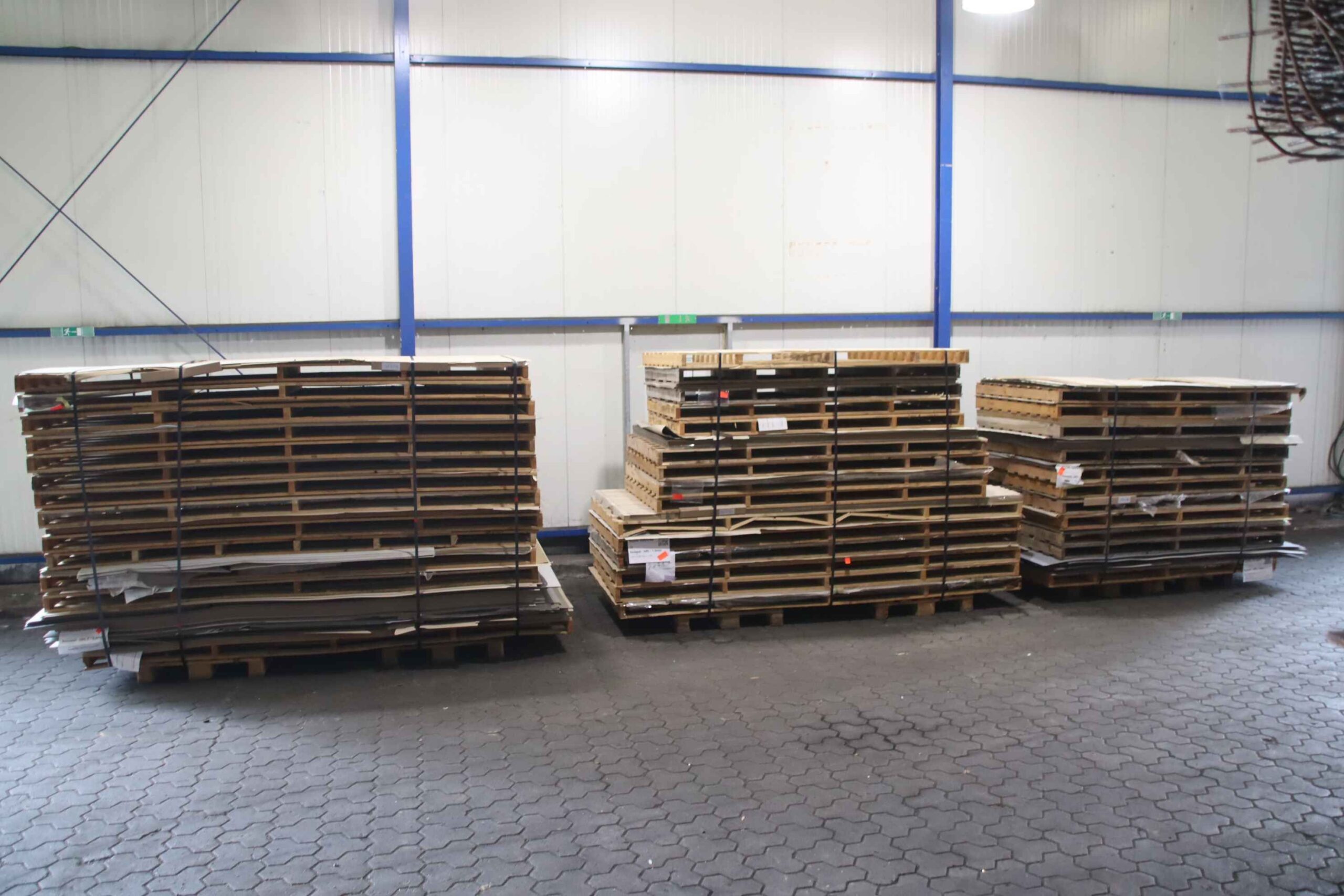 HPL Kunststoffplatten 37 Paletten 6710 kg von Resopal - HPL Dicke 1/1,4 mm verschiedene Größen – Bild 3