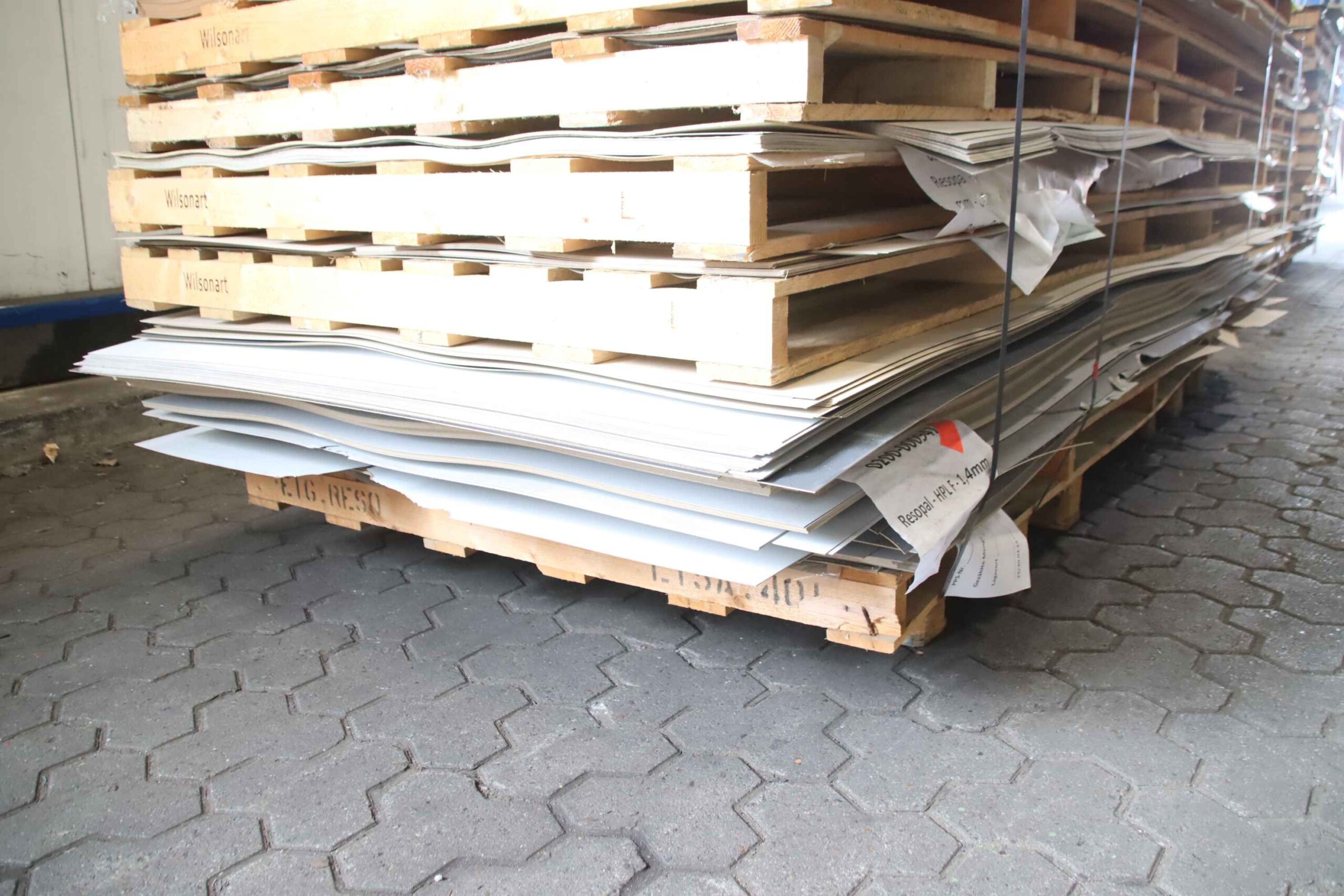HPL Kunststoffplatten 37 Paletten 6710 kg von Resopal - HPL Dicke 1/1,4 mm verschiedene Größen – Bild 6