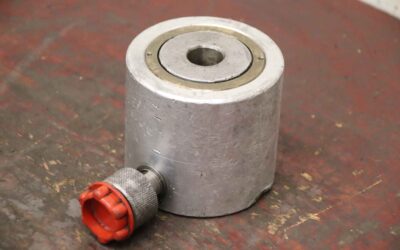 Kurzhub-Schwerlastzylinder von unbekannt - Hub 30 mm