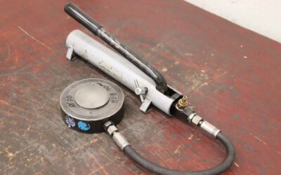 Kurzhub-Schwerlastzylinder mit Handhydraulikpumpe von unbekannt - Hub 10 mm