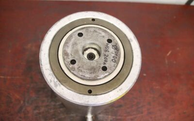 Kurzhub-Schwerlastzylinder von unbekannt - Hub 200 mm