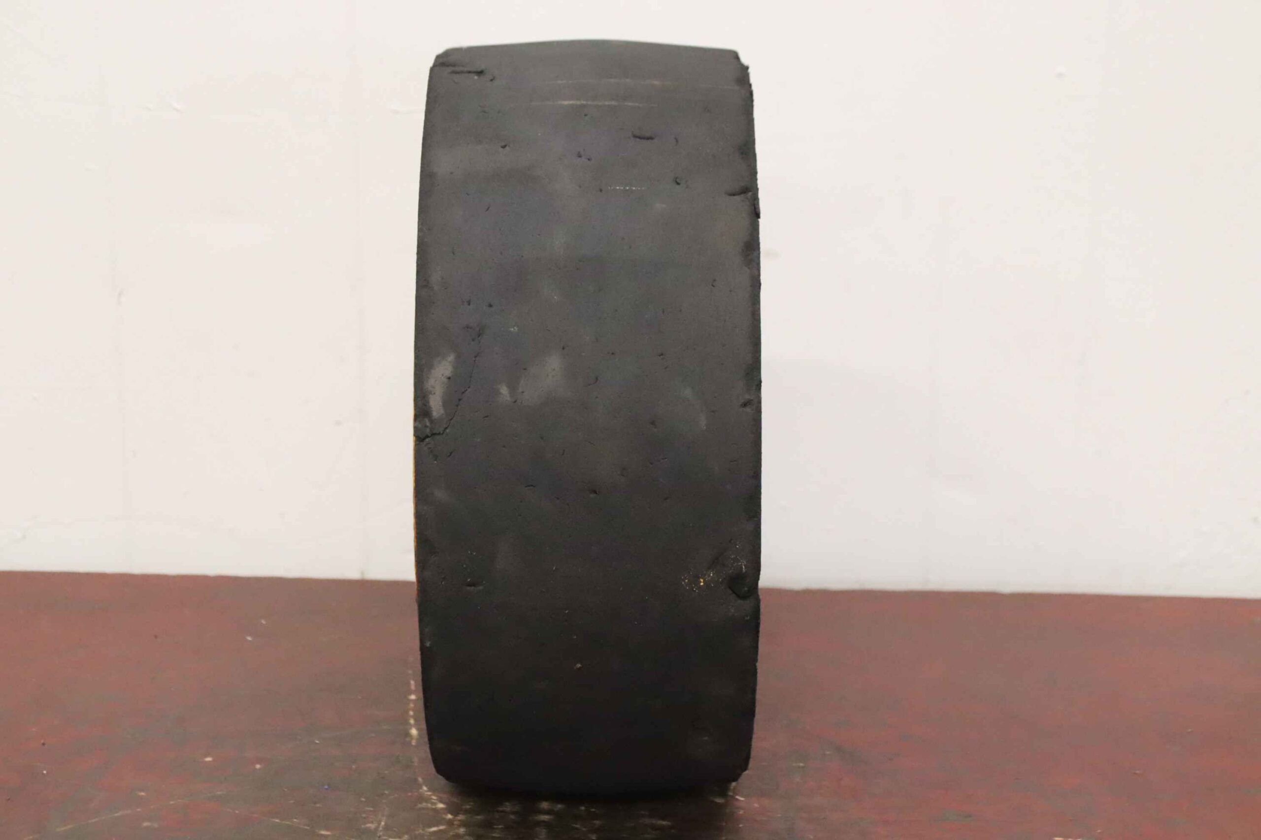 Vollgummi Reifen 2 Stück von Solideal - Magnum 18x7-8 – Bild 3