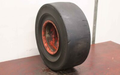 Alternative view of Vollgummi Reifen 2 Stück von Bergougnan - 18x7-8