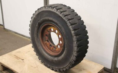 Vollgummi Reifen 2 Stück von Rigdon - 8.25-15  6.0-15