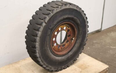 Alternative view of Vollgummi Reifen 2 Stück von Rigdon - 8.25-15  6.0-15