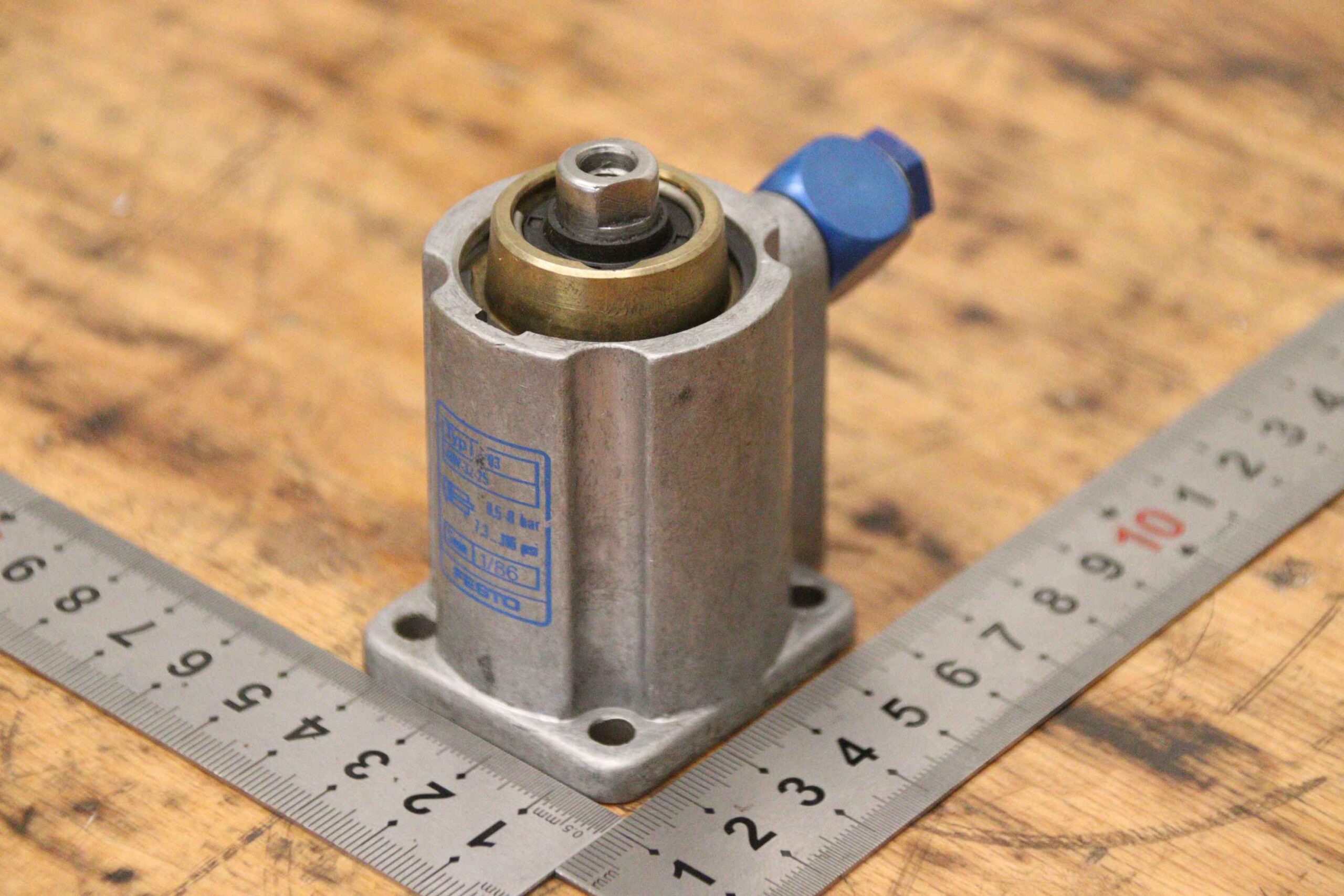 Pneumatikzylinder von Festo - ADV-32-25