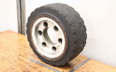 Vollgummi Reifen von Bergougnan - 18x7x12 1/8 / 457/178-308