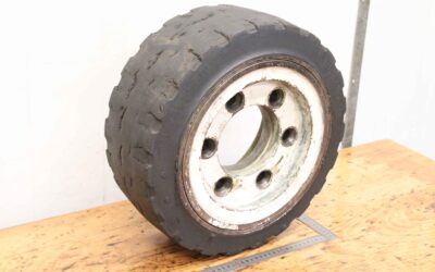 Alternative view of Vollgummi Reifen von Bergougnan - 18x7x12 1/8  /  457/178-308