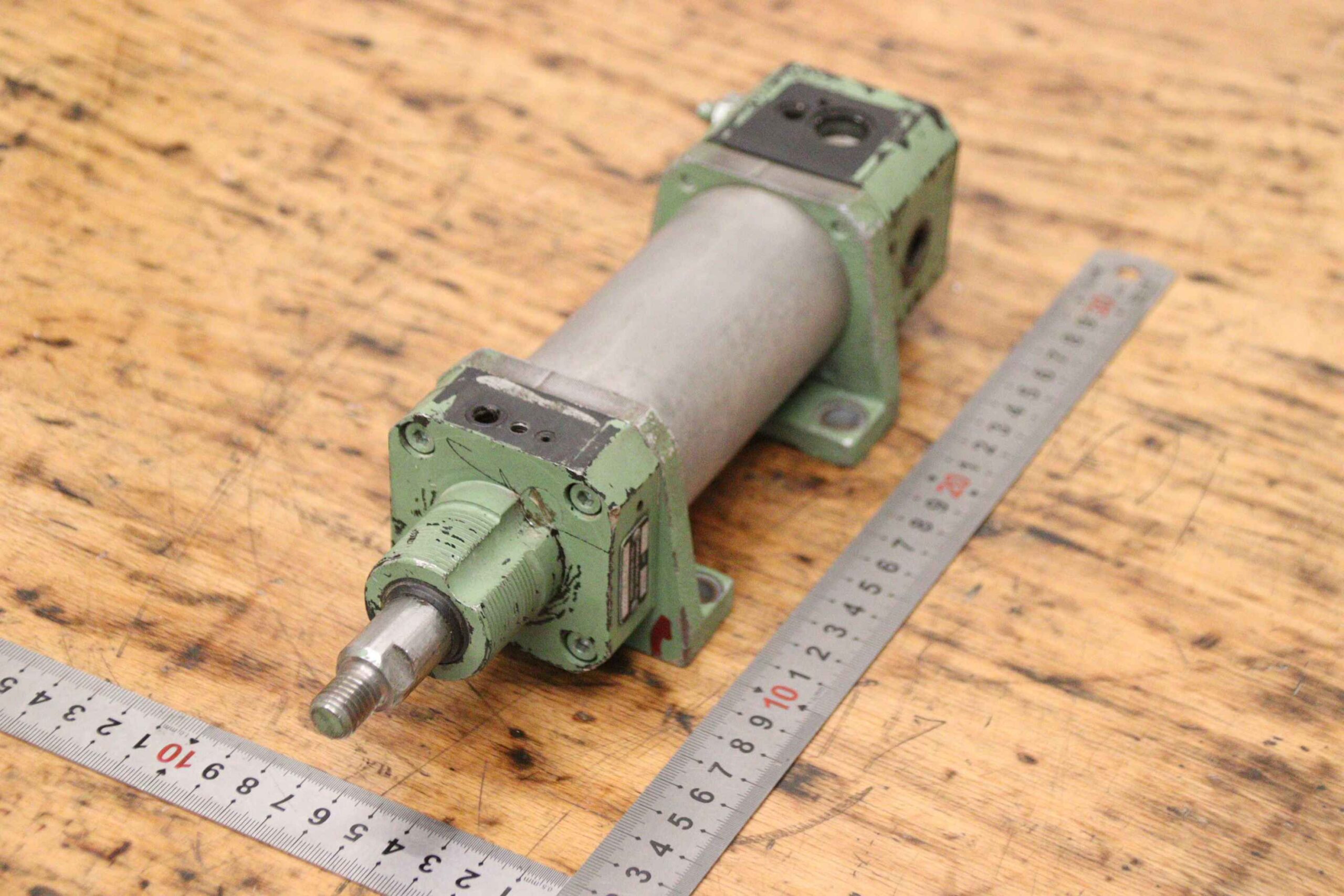 Pneumatikzylinder von Leibfried - L 81 Hub 110 mm