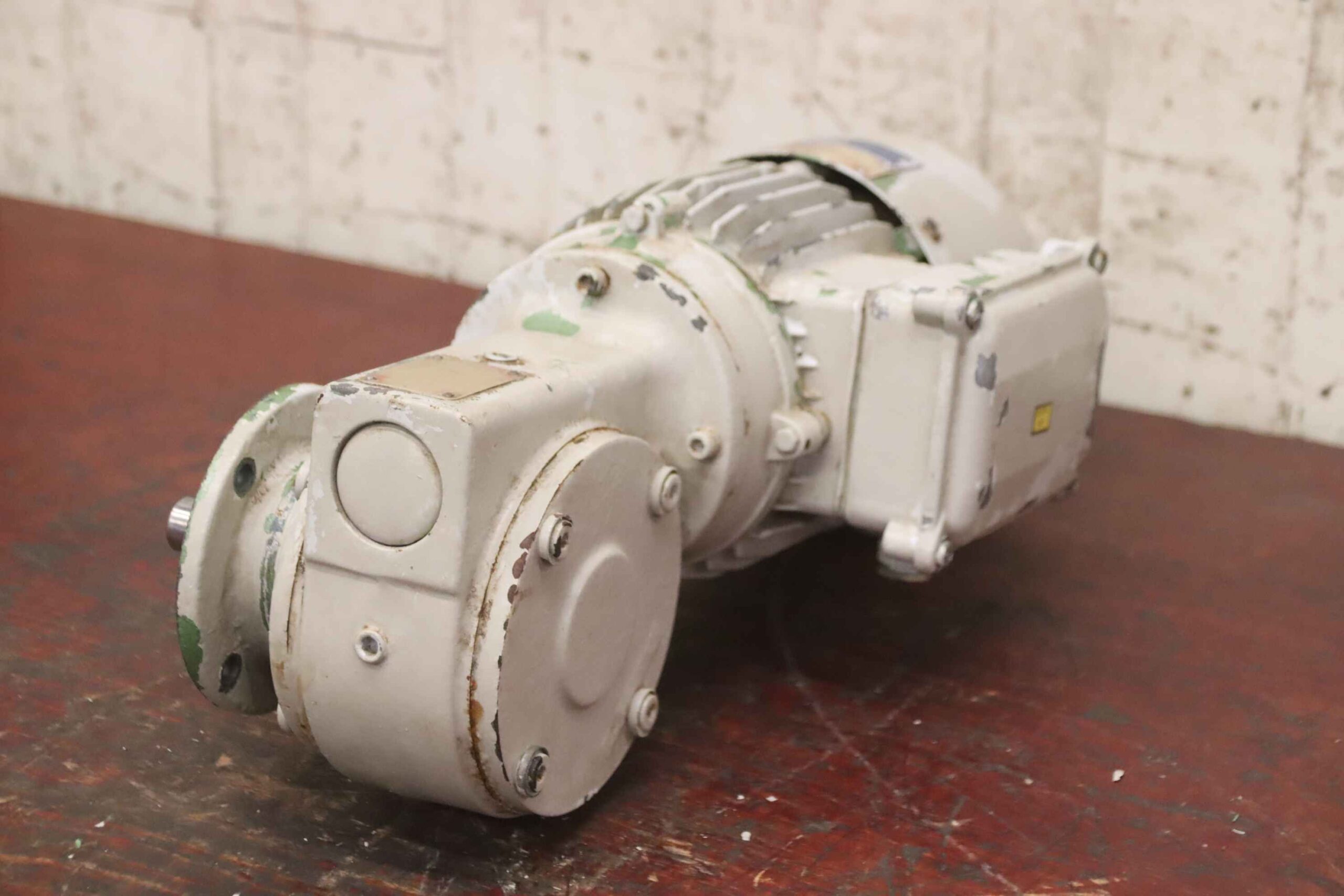 Getriebemotor 0,18 kW 11 U/min von MAZ - 80D S1 B REL 80S/6 K4