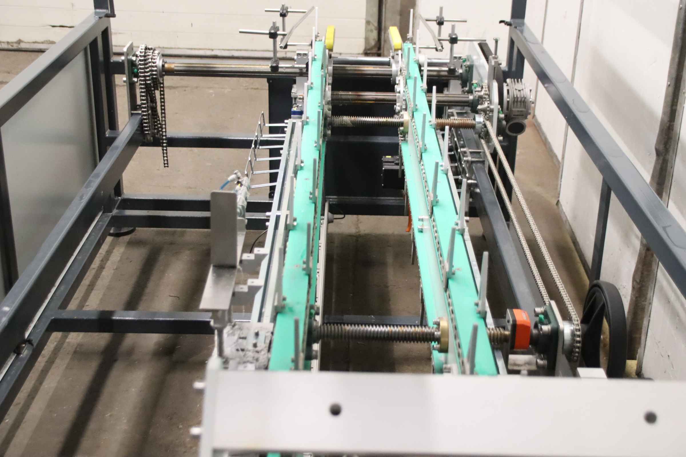 Kettenförderer für Horizontaler Kartonierer von nomatech - BOX 60H – Bild 6