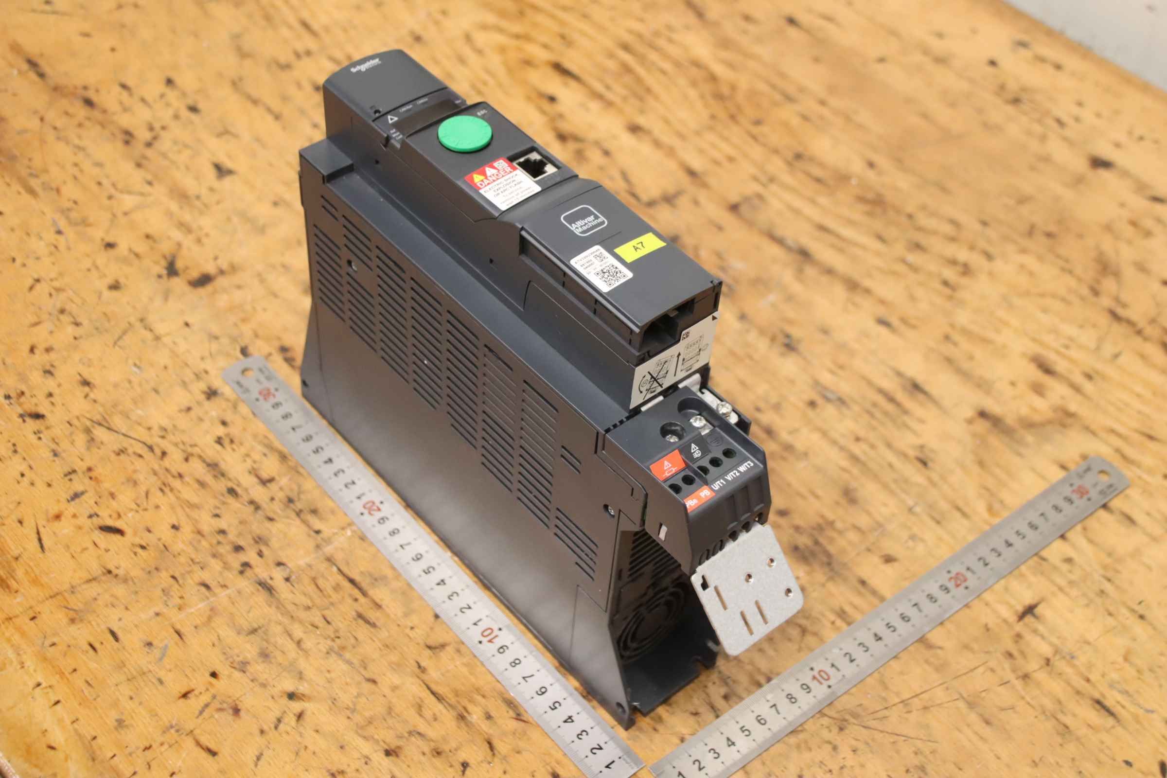 Frequenzumrichter 3 kW von Schneider Electric - Altivar 320 ATV320U30N4B