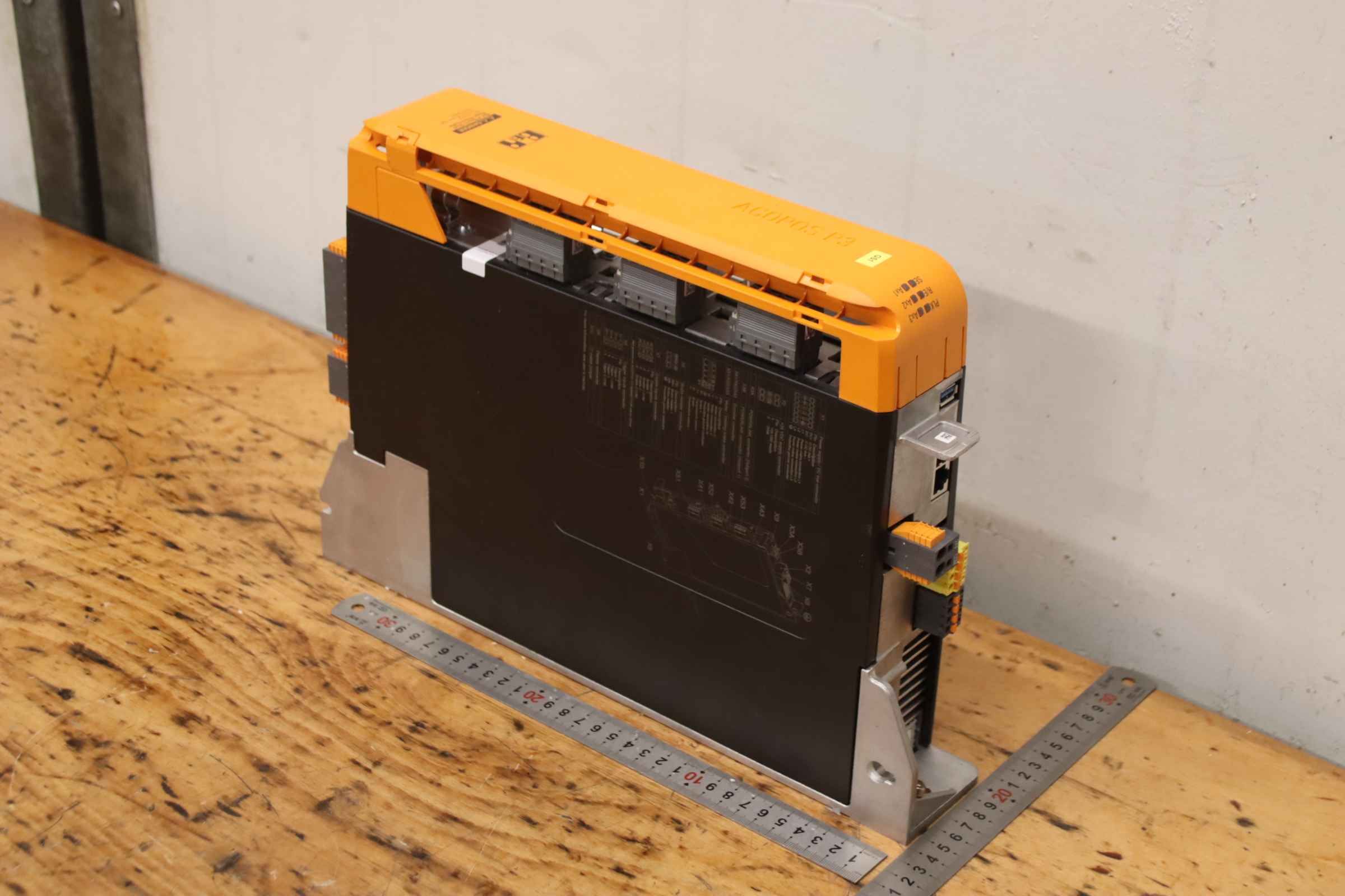 Servo Drive von B&R - ACOPOS P3 8E14X5HWT10.0600-1