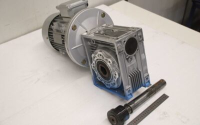 Alternative view of Getriebemotor 3 kW 186 U/min von Defan - NMRY090  YS100L2-4