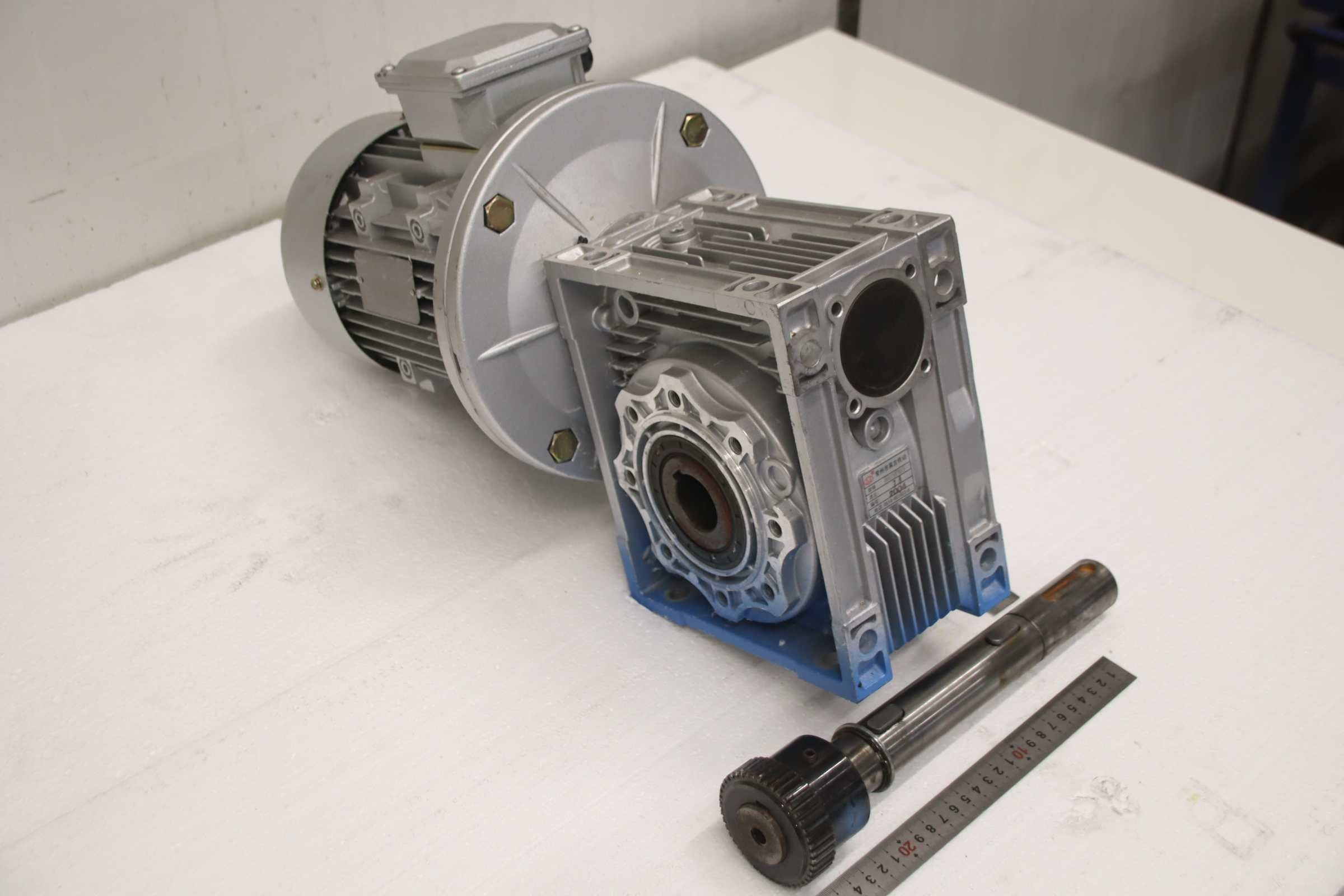 Getriebemotor 3 kW 186 U/min von Defan - NMRY090 YS100L2-4 – Bild 2