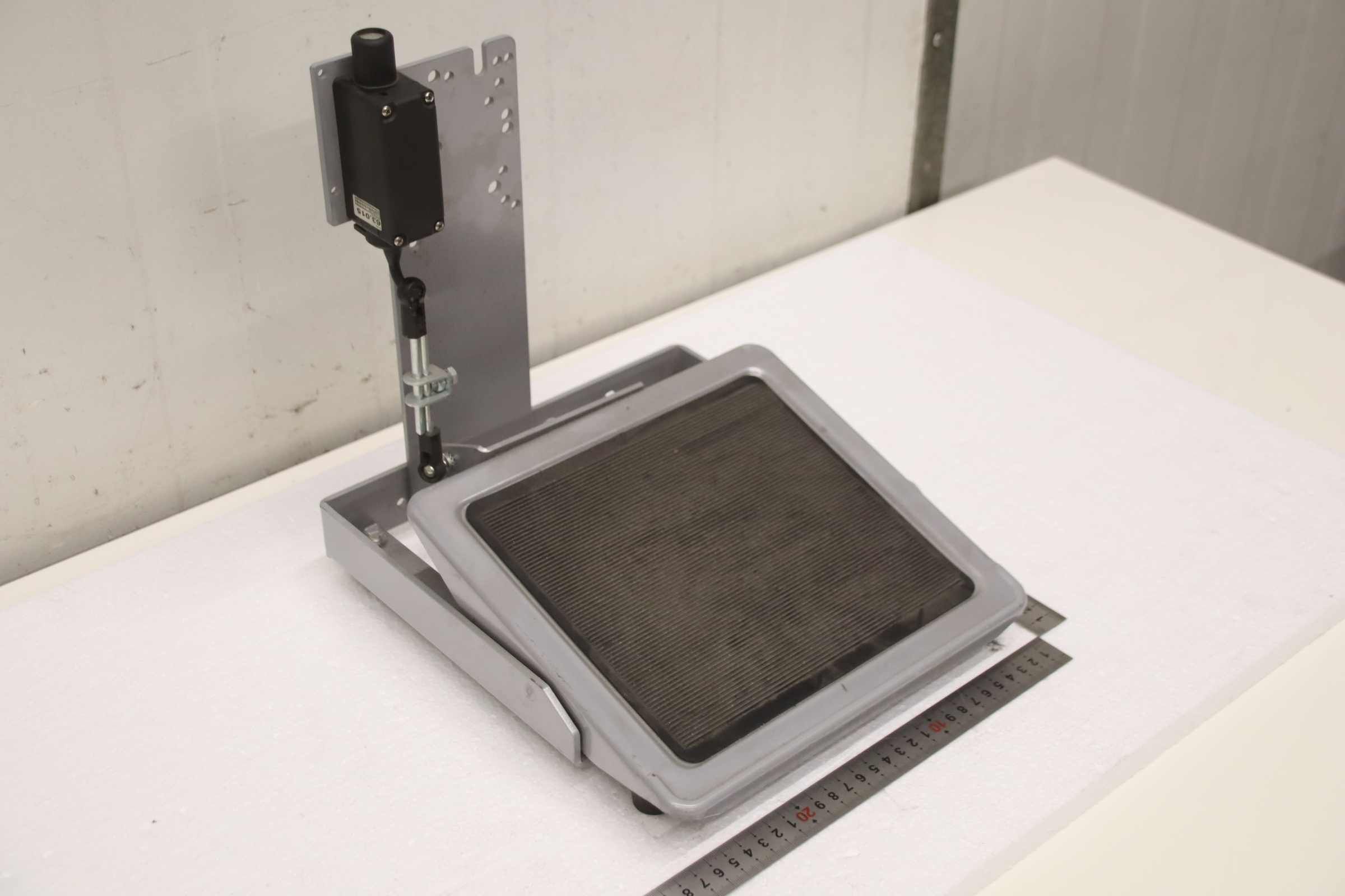 Fußpedal mit Druckschalter von unbekannt - 1-pedalig – Bild 2