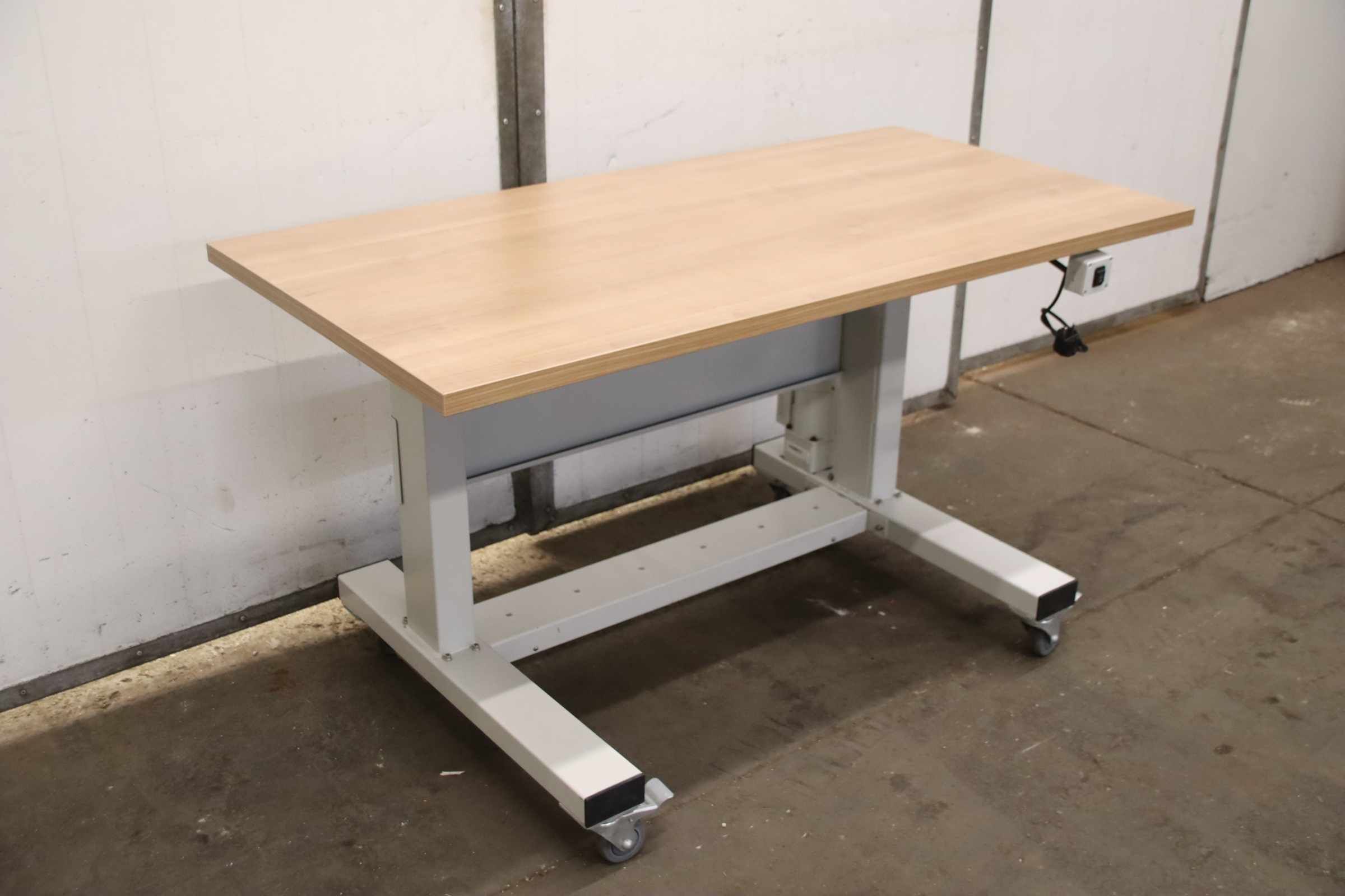 Arbeitstisch elektrisch höhenverstellbar von Vetron - 1400/700/H810 mm – Bild 2