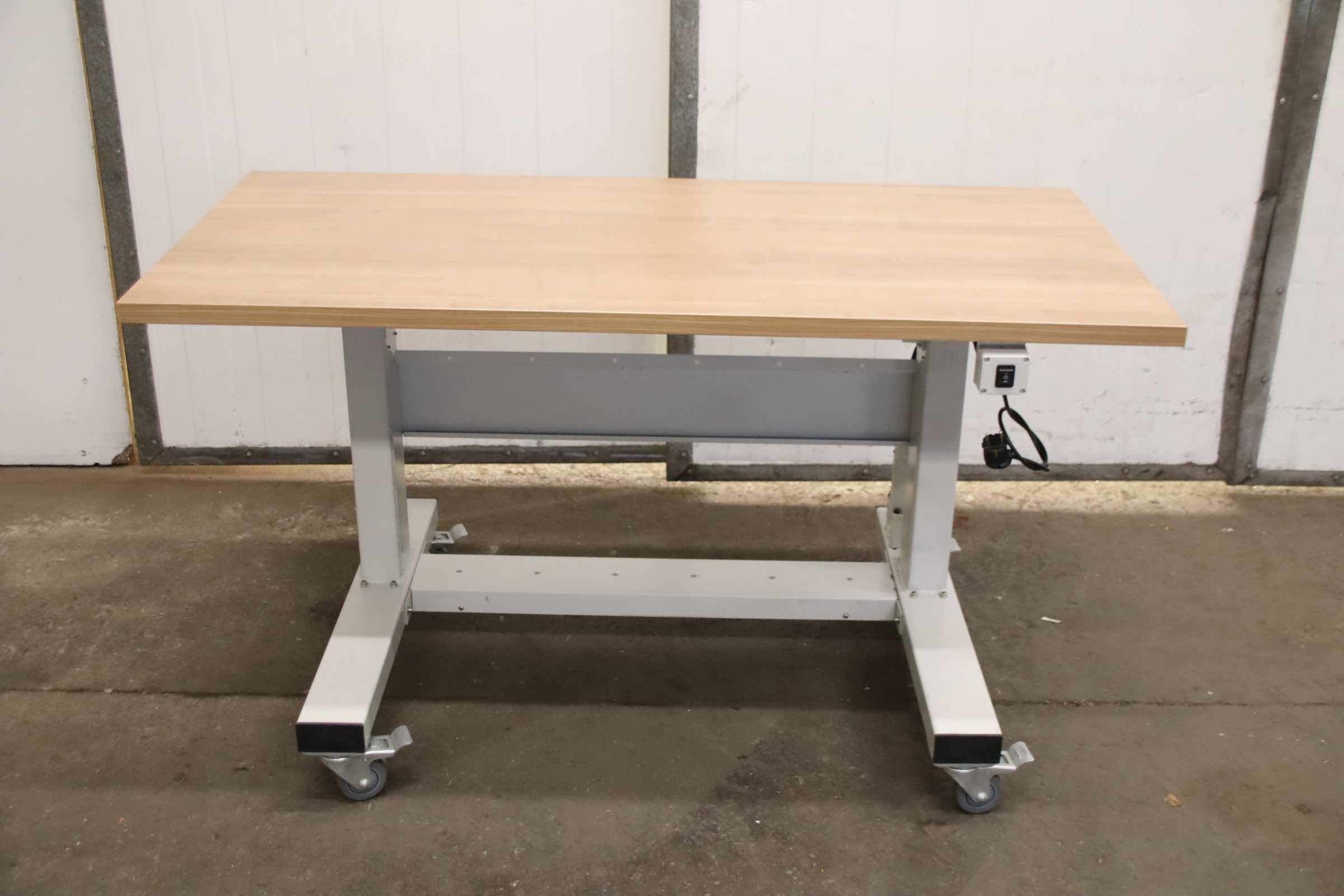 Arbeitstisch elektrisch höhenverstellbar von Vetron - 1400/700/H810 mm – Bild 3