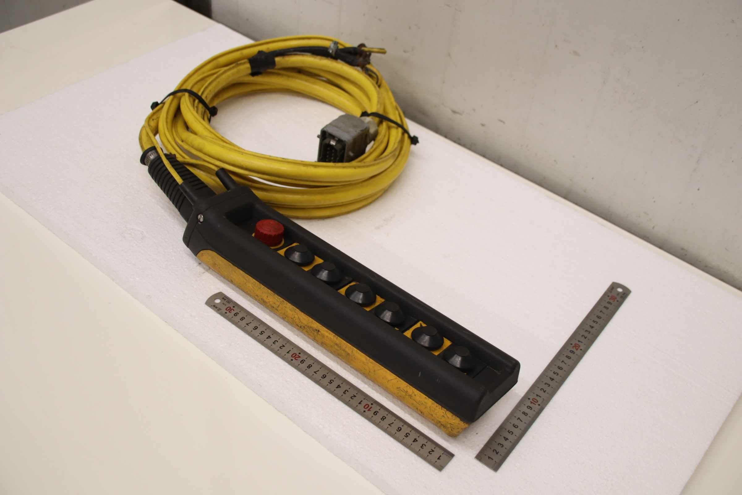 Kranfernbedienung von Demag - DST 6 Stecker 16- polig