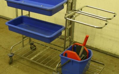 Alternative view of Reinigungswagen mit Flachpresse und Ablagen von Kaiser Kraft - -
