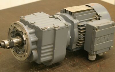 Getriebemotor 0,37 kW 43 U/min von SEW EURODRIVE - RF27 DT71D4/TF