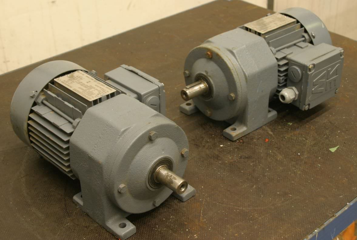 Getriebemotor 0,15 kW 49 U/min von SEW EURODRIVE - R32DT71C6