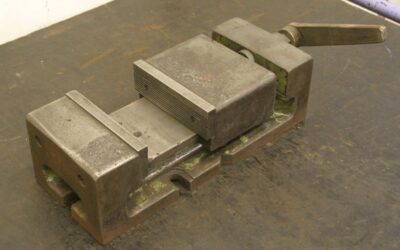 Maschinenschraubstock von Stahl - Spannweite 100 mm