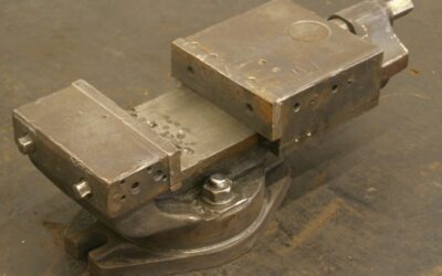 Maschinenschraubstock von Stahl - Spanweite 110 mm