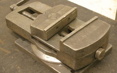 Maschinenschraubstock von Stahl - Spannweite 300 mm