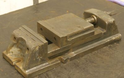 Maschinenschraubstock von Stahl - Spannweite 110 mm