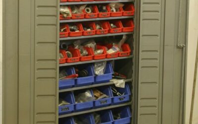 Werkzeugschrank mit Bohrbuchsen von Niederberger - mit Ersatzteilen für Werkzeugbau