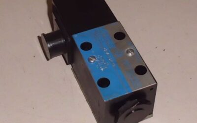 4/2 Wegeventil von Vickers - DG4V-3 2A M U H7 6Q